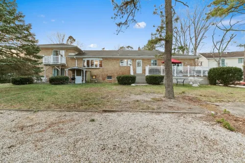 Best of Both Worlds_Lakefront Getaway... 7 Miles from Long Beach Island