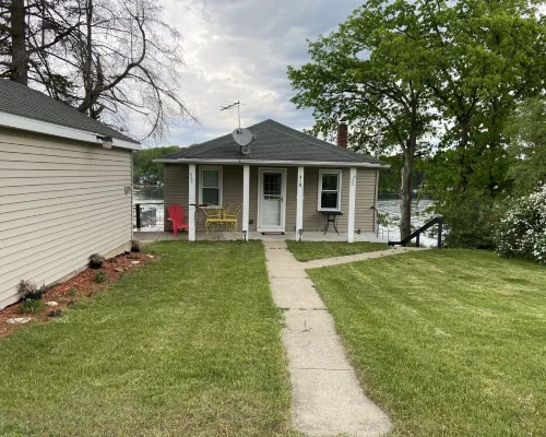 Lakefront Cottage- big enough for your family,  plus more! Hotels in Harrison