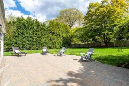 Elegance @ Huntington | Spacious Family Apt | Yard