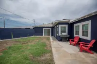 Chic 4-Bed Mid-Century: Arizona Getaway for your family/group
