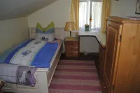 Comfortable large apartments, centrally located, surrounded by nature, friendly Hotels in Farchant