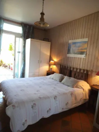 Plage ET Jardin Appartement RDC Face mer Отели в г. Мер-ле-Бен