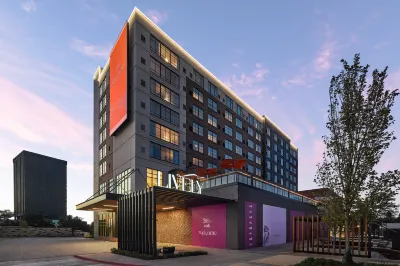 Lively Hotel on Oak Oklahoma City, Tapestry by Hilton Hotels in der Nähe von Martin Park Nature Center