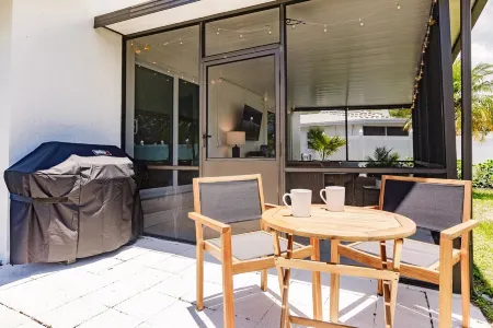 Chic Coastal Bungalow with Fire Pit, Lanai, Games & Fully Fenced Yard