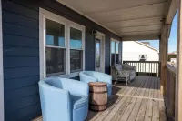 Oceanviews- Walk to beach in 2 mins. Pets welcome