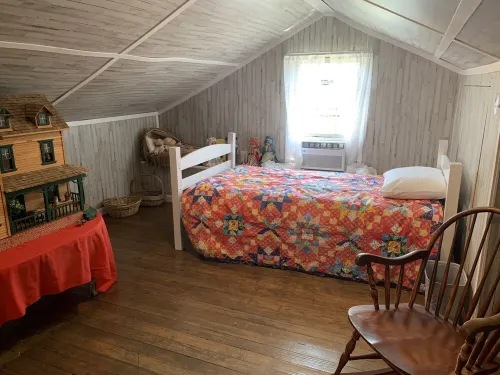 Authentic 100 Year Old Farmhouse, Farm setting in the  foothills of the Smokies