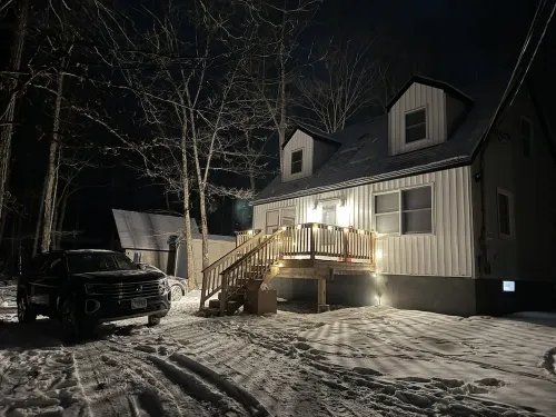 Completely renovated house in amenities-filled Masthope community / Ski Big Bear