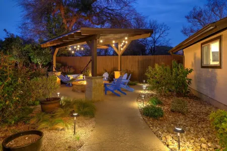 North Austin Oasis near Domain  20 min to Downtown