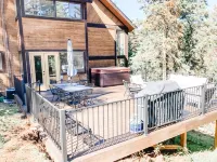 Forest Hideaway, 1 Min from Woodward, Sleeps 10 Hotels in Summit Park