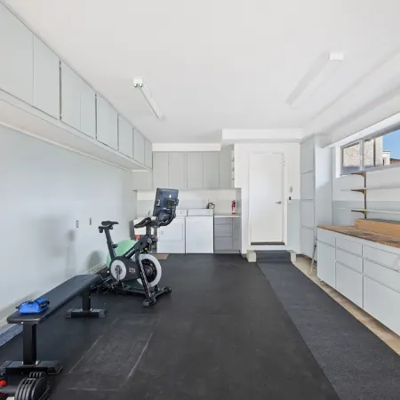 Remodeled beach house, 3-minute walk to sand, Main St. restaurants and shopping
