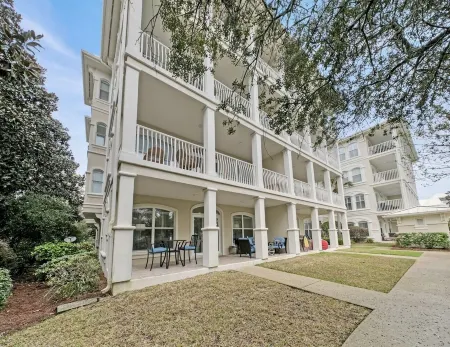 PRIVATE BEACH <100yds, Heated Pool, Gated Community, Ground Floor Villa!