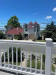 Oysterhaven Cottage with partial Water views! New balcony! Close to Fairgrounds!