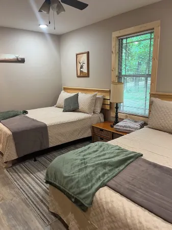 New Cabin on Private Lake with Hot Tub, Gas Grill, Fire Pit & Swings