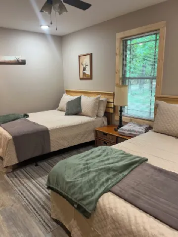 New Cabin on Private Lake with Hot Tub, Gas Grill, Fire Pit & Swings