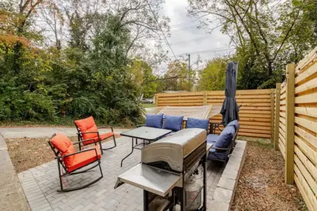 Downtown Retreat 5 mins to UT and Market Square Отели рядом с достопримечательностью «Regal Riviera»