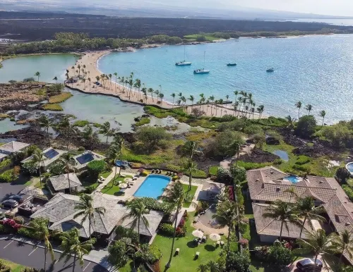 Luxurious Kolea Penthouse with direct access to Anaehoʻomalu Beach.