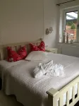 Very quiet 7500m² lake plot, own jetty