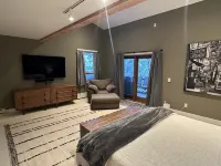 Cozy mountain retreat, views of Grand Teton, 30 minutes to JHMR and downtown.