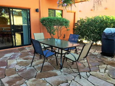 Red Rock Luxury- Beautiful Red Rock Views, Near Hiking, Biking, and Shopping