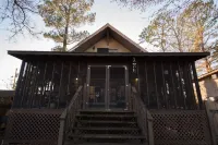 Water View Property, Pet Friendly, Golfing, Fishing, Marina, Swim, Park, Trails Hotels in Panola County