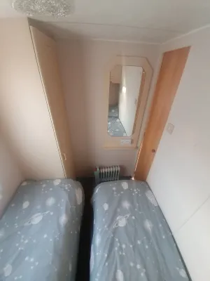 Beachfront 6 Berth Caravan, 5mins walk to Fantasy Island Hotels near Rosedale