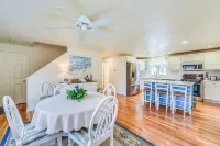 Comfy Cape Home: Close to Mayflower Beach, golf course, and Downtown