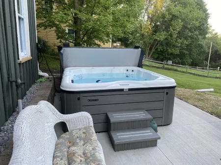 Hillside Haven Historic Vacation Home in Deersville by Tappan & Clendening Lakes