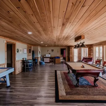5 Min to Downtown-Hot Tub-Theater Room-Game Room w/Pool Table-Pets-Sleeps 12