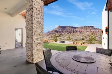 Gorgeous and modern home surrounded by Zion views