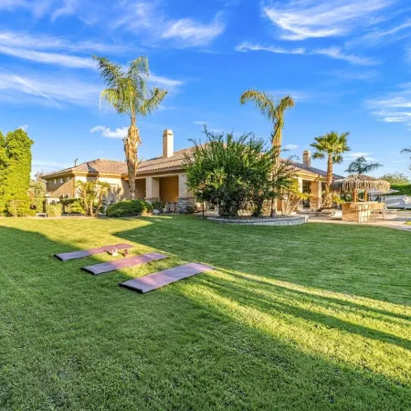 Luxurious 5BR Vacation Rental Indio, Pool Spa 1+ Acre Oasis, Walk to Festivals