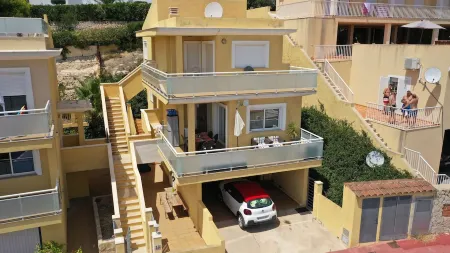 Family friendly, parking, beach, pool, high-speed wifi, excursions, sea view ... Отели в г. Пенискола