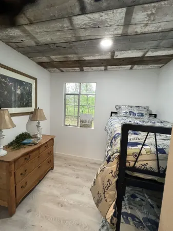 First Cabin On The Right Отели рядом с достопримечательностью «Парк штата Ньюейго»