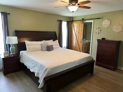 Close to Sandy Beach, and Dam Site Marina. Great home for friends and family