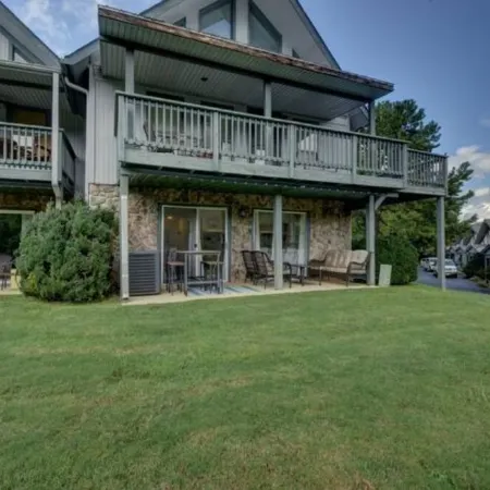 Golden Bear- lovely one bedroom with fireplace