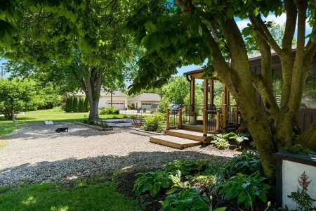 Breezy Chic: Fresh Spring Vibes at The Modern Oak walkable to town! Отели в г. Три Окс