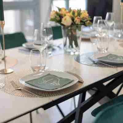 HELLOFLATS: Luxury Penthouse / Balcony / Parking / Center / Therme / MUC Airport Dining/Meeting Rooms