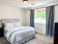 Bright & ultra clean family friendly home minutes from Autzen Stadium