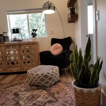 Modern Studio with Washer & Dryer