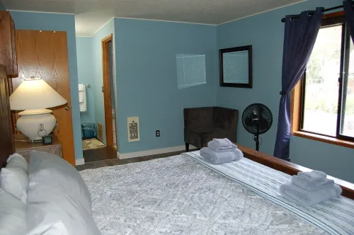 Welcoming Totem Tides 2-bedroom house Ocean Shores easy access to beach & town Hotels in Oyehut-Hogans Corner