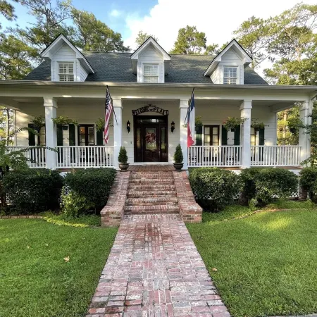 Spacious Lake House with Sam Rayburn Water Frontage
