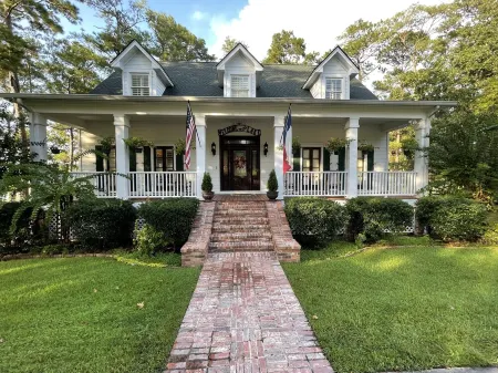 Spacious Lake House with Sam Rayburn Water Frontage