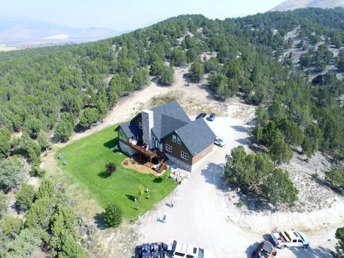 Secluded Vacation Lodge for FAMILIES. Sleeps 22! Just MINUTES from Lava & Golf