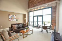 Luxury Lakeview Luxury Condo