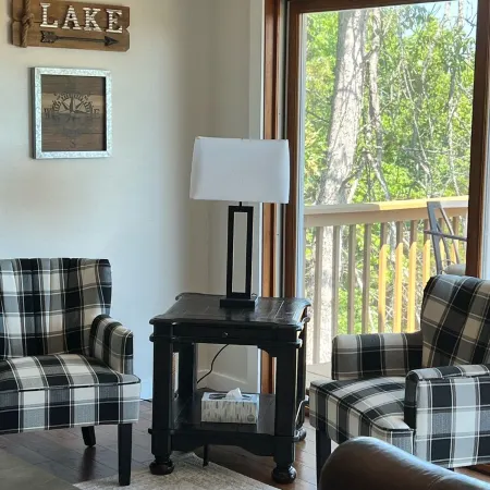 Great retreat!  Close to lake and marina