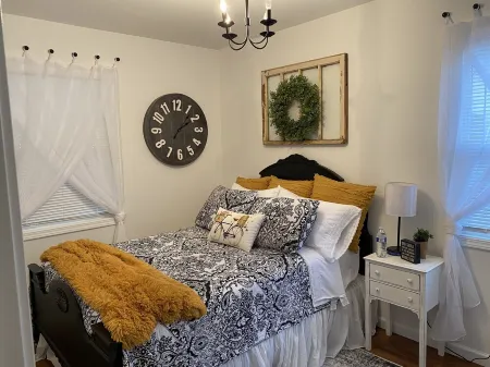 Little House on Ladow Отели в г. Пендлтон