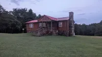 Cattle farm getaway in Virginia's best wine & beer country! Fiber Optic Wi-Fi! 타이 리버 공원 주변 호텔
