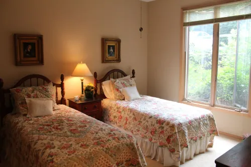 Lovely mountain condo located only 1.3 miles from downtown Highlands