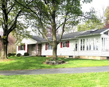 Fully Furnished Seneca Lake Lakefront Rental Hotels in Varick