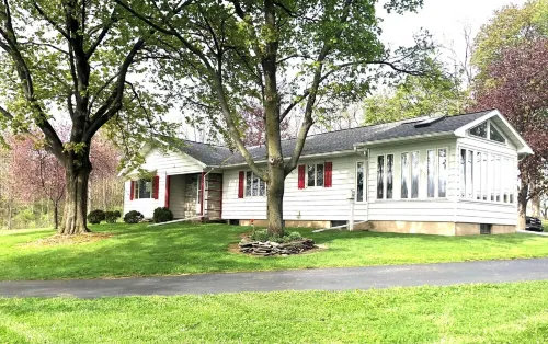 Fully Furnished Seneca Lake Lakefront Rental