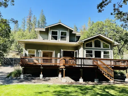 Riverfront Stunning Open Concept 3bdrm near outdoor activities